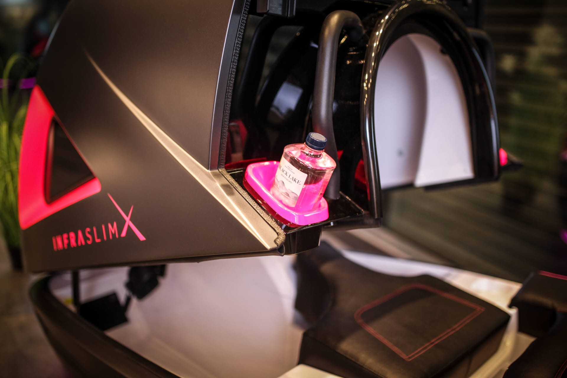 InfraSlimX machine cupholder detail