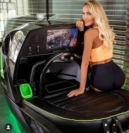 Model with InfraSlimX machine